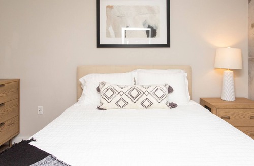 Historic Old Northeast Apartment | Modern Apartment in Prime Location (ID3065)