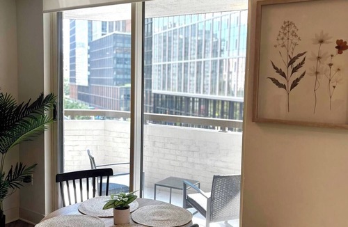 Crystal City Apartment | Modern Arlington 2BR + 2BA Gem , Metro Hub, 7 minutes to DCA
