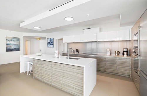 Fort Walton Beach - Destin Condo | Modern Beachfront Condo w/Luxe Amenities & private beach access in Destin! 🌊🌴☀