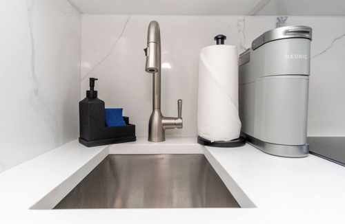 North Beach Apartment | Modern Beachfront Studio w/Beach Essentials. Just steps from the beach!