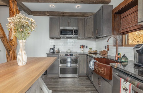 Chalet Village North Ski Chalet | Modern Cabin,Epic View:5 mi to GSMP+2 mi to Gburg+Kids' Loft