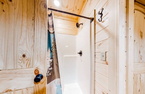 Hidden Lake Cabin | Modern cabin in the woods with private hot tub, firepit, picnic area, AC & WiFi