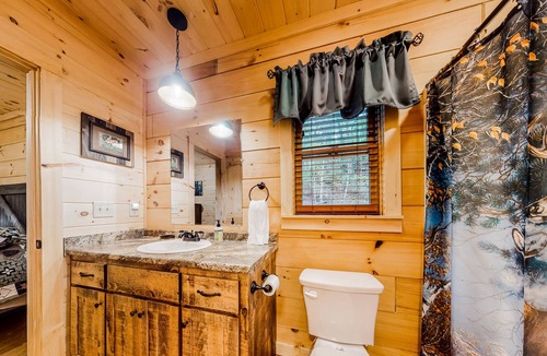 Hidden Lake Cabin | Modern cabin in the woods with private hot tub, firepit, picnic area, AC & WiFi