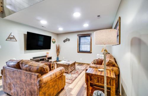 Tallassee House | Modern Cabin w/Hot Tub: Near Tail of the Dragon!