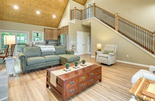 Green Mountain Cabin | Modern Cabin w/Sweeping Views in Blue Ridge Mtns!