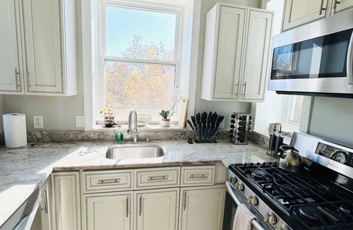 Eckington Condo | Modern Castle Condo w/Balcony & Fire Pit