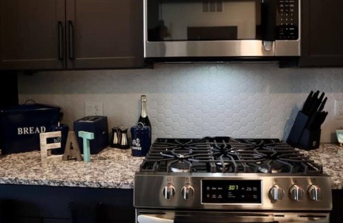 Poncey-Highland Apartment | Modern City Oasis
