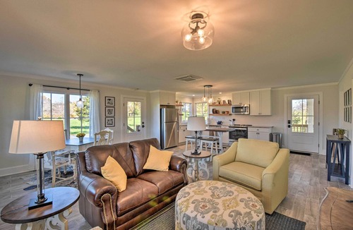Clarkesville Cottage | Modern Clarkesville Cottage w/ Decks & Patio!