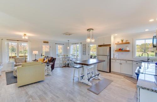 Clarkesville House | Modern Clarkesville Cottage w/Decks & Patio!