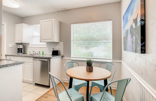 United Central House | Modern, Clean & Cozy