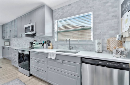 Dunedin House | 🔆Modern Coastal Cottage🔆 Heated Pool, Beaches, Dunedin