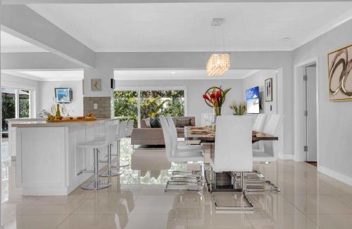 Bel Air House | Modern Coastal Style Beach Proximity Heated Pool Tranquility Ocean Mist Key RESlDENCES