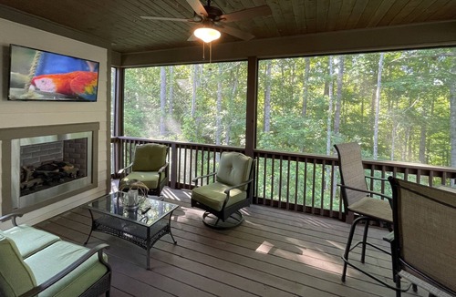 Dickel House | Modern, Comfortable Lake Home with Screened Patio