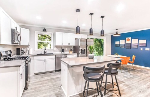 Atlanta House | Modern Comfy Big Home (4 BDR + 5 BDS + 3 Bath)!