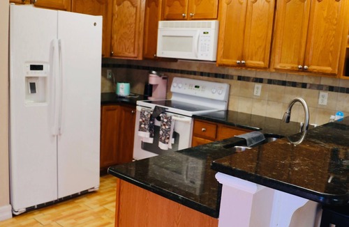 Fort Myers House | Modern & Comfy Oasis ~ Mins to Downtown ~ Parking!