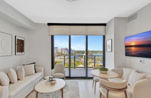 North Beach Apartment | Modern Condo w Balcony At 72 Park