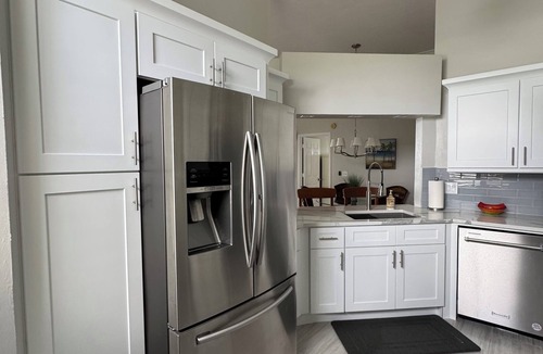 North Naples Condo | Modern Condo with easy beach access in the heart of Naples Park
