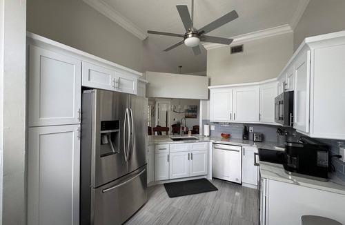 North Naples Condo | Modern Condo with easy beach access in the heart of Naples Park