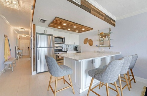 Vanderbilt Beach Condo | Modern Condo With Pool Steps From Vanderbilt Beach