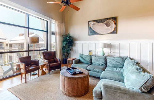 Port St. Joe House | Modern Condo with Shared Pool, High-Speed WiFi, Central AC, and Washer/Dryer!