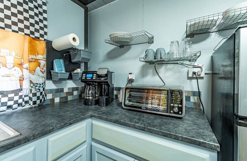 True House | Modern Container Home Private Hot Tub & Fire Pit Near Pipestem State Park