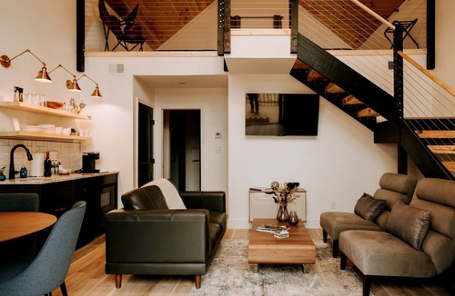 Sevierville Cottage | Modern Cottage with Fire Pit in Sevierville, Tennessee