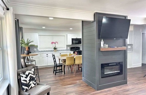 Belle Mina House | Modern Country 4BR 2 Living Rooms Fire Pit & Pickleball