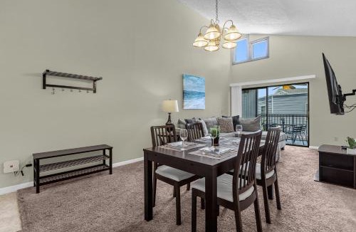 Ventura Apartment | Modern Cozy 2BR Condo Near Disney