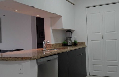 Aventura Apartment | Modern cozy feeling Next to Beach and Aventura Mall
