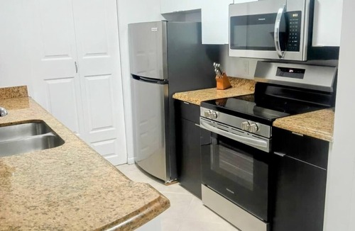 Aventura Apartment | Modern cozy feeling Next to Beach and Aventura Mall
