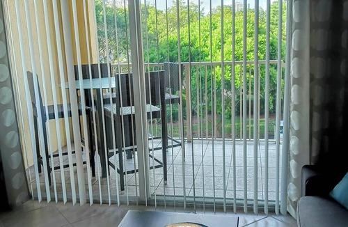 Aventura Apartment | Modern cozy feeling Next to Beach and Aventura Mall