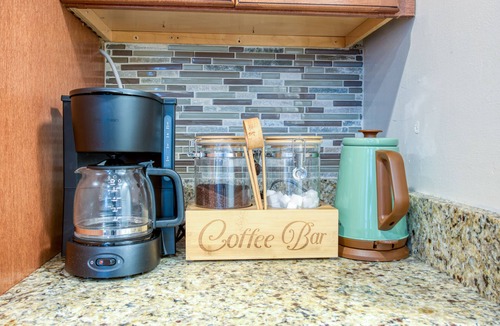 North Bergen House | Modern & cozy studio close to NYC | No car needed!