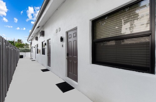 Hollywood Apartment | Modern Deluxe Loft Hollywood Beach Unit # 8