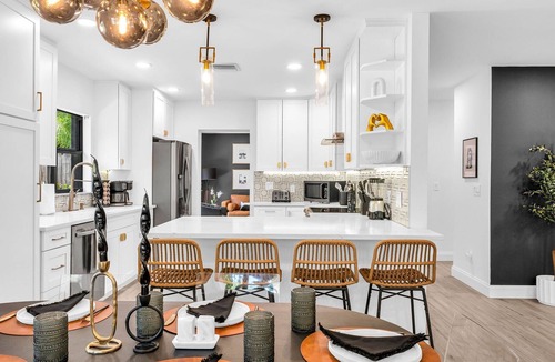 West Palm Beach House | Modern Deluxe Palm Beach Coco Villa & Pool Bar!