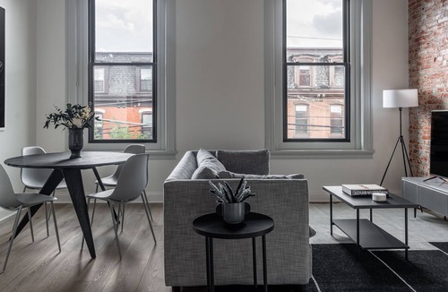 University City House | Modern Downtown 5Bd/4Bth w/Outdoor Space! Sleeps 16