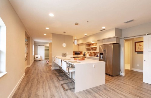 Caloosahatchee Apartment | Modern Downtown Loft, Walk to Restaurants & Nightlife