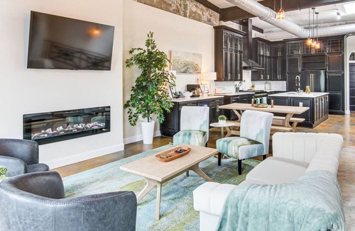 Hendersonville Condo | Modern Dtwn Condo w/Balcony in Hendersonville