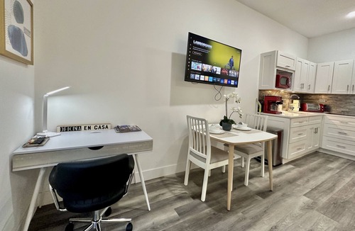 Sunrise Lakes Apartment | Modern efficiency ~ Close to Disney