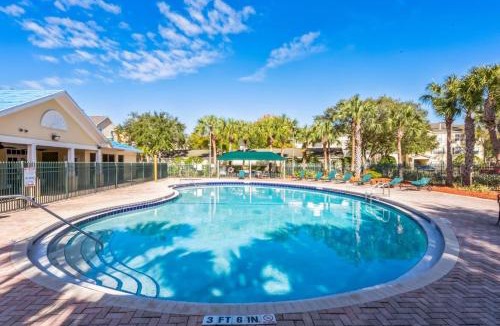 New Tampa Apartment | Modern Escape Cali King Beds EV Chargers Available