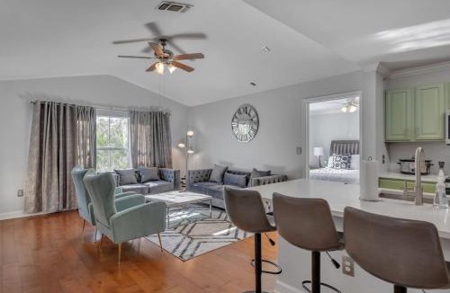 New Tampa Apartment | Modern Escape Cali King Beds EV Chargers Available