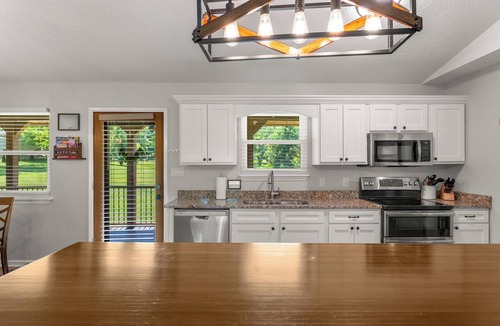 Smoky Mountains House | Modern Family Cabin in the Smokies + Mtn Views!