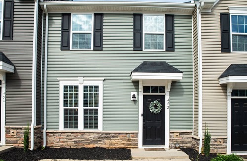 Arcadia House | Modern Family Townhome/Spartanburg Downtown w/PRIVATE BACKYARD