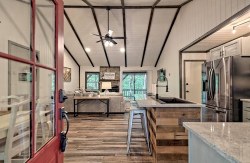 Screamer Mountain House | Modern farmhouse for family fun - mins to downtown