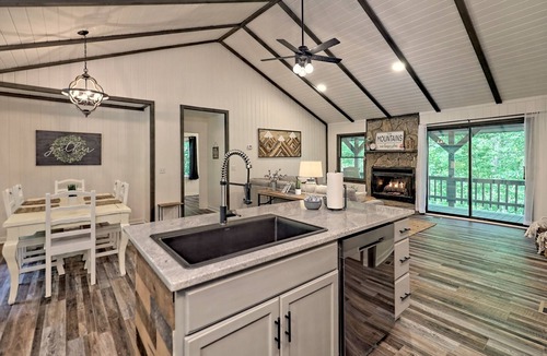 Screamer Mountain House | Modern farmhouse for family fun - mins to downtown