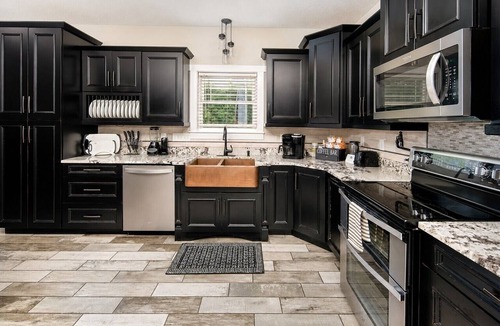 Mars Hill House | Modern Forest Escape w/Pickleball, Hot Tub, Sauna, Gym, Fire Pit & Gameroom!