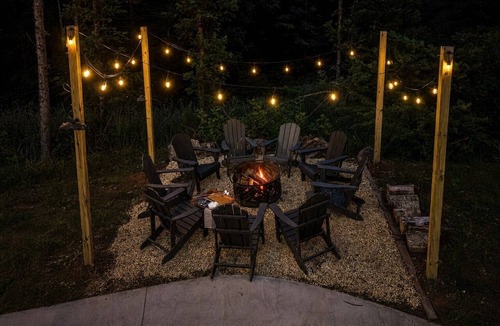 Mars Hill House | Modern Forest Escape w/Pickleball, Hot Tub, Sauna, Gym, Fire Pit & Gameroom!