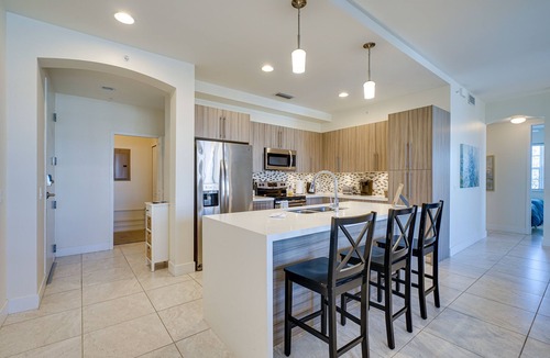 Majestic Palms Condo | Modern Fort Myers Condo Rental ~ 5 Mi to Beach!