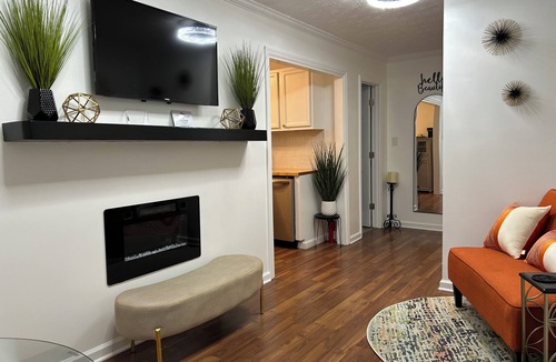 Fayetteville Apartment | Modern, fully equipped queen bed guest unit. 2 guests max.