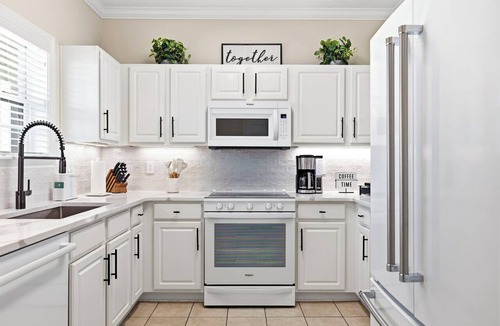 North Myrtle Beach Villa | Modern Golf-View Condo Barefoot Resort Amazing Pools Premium Beach Gear