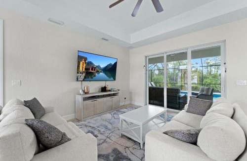North Port House | Modern Heated Pool Home Close To Downtown Shopping